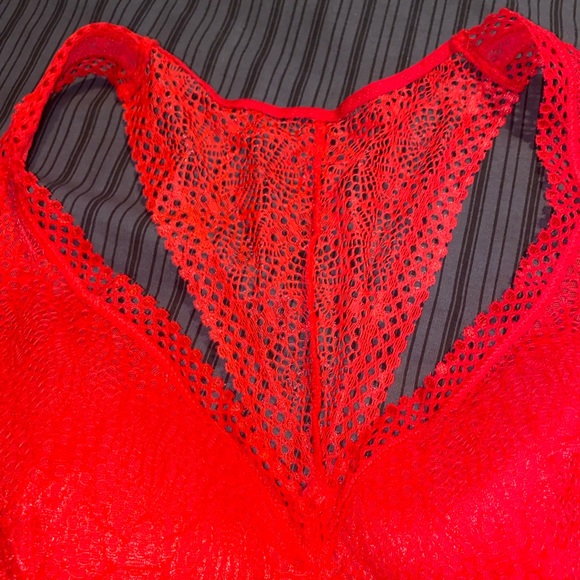 Beautiful red lace bra. Lace on the back. - Picture 4 of 5